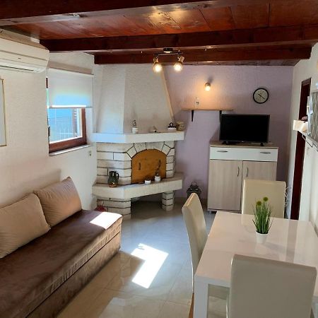 Holiday Home Dorina プーラ エクステリア 写真