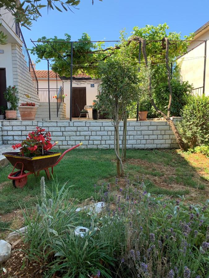 Holiday Home Dorina プーラ エクステリア 写真